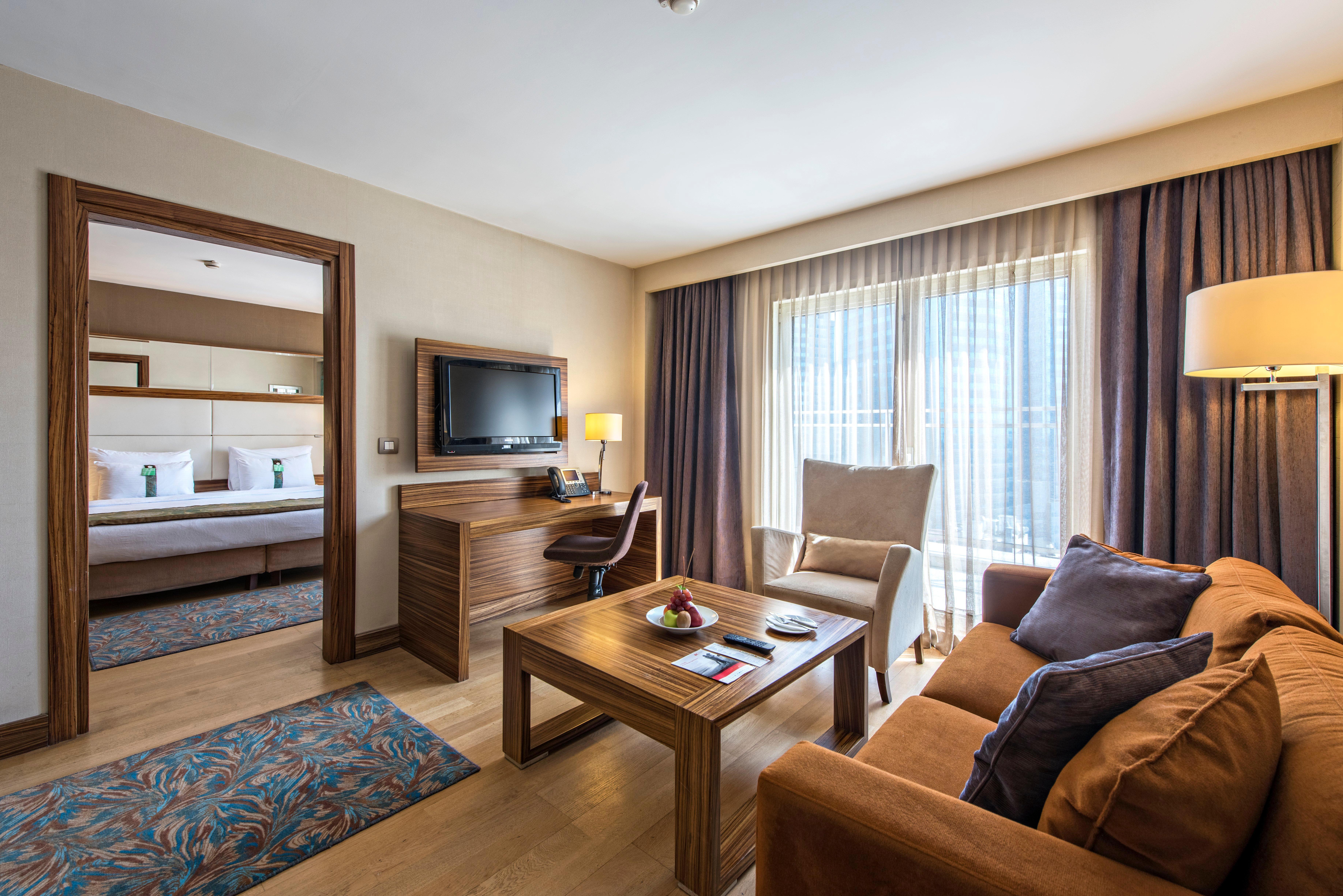 Holiday Inn Sisli By Ihg Istanbul Exterior foto