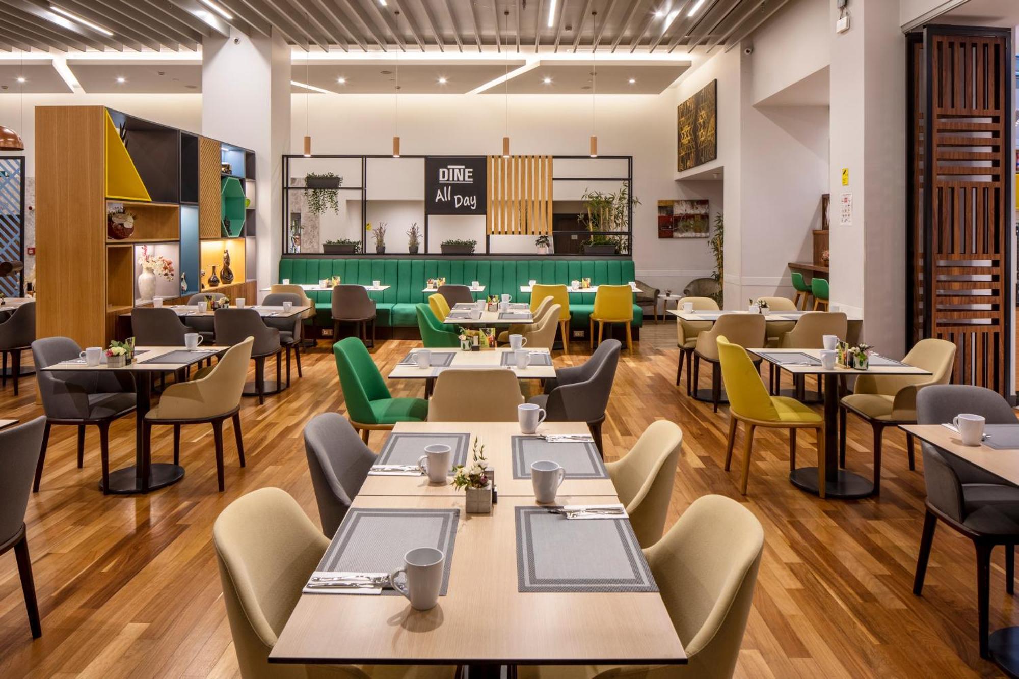 Holiday Inn Sisli By Ihg Istanbul Exterior foto