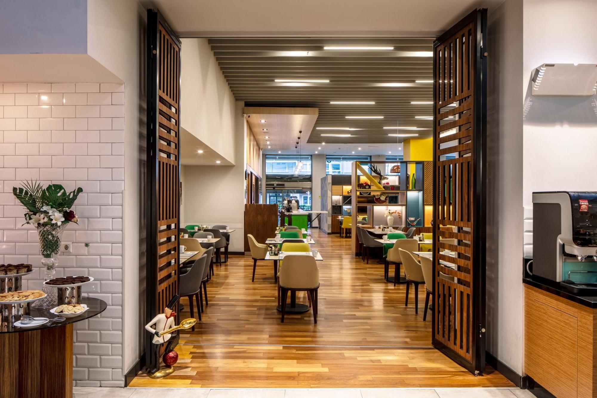 Holiday Inn Sisli By Ihg Istanbul Exterior foto