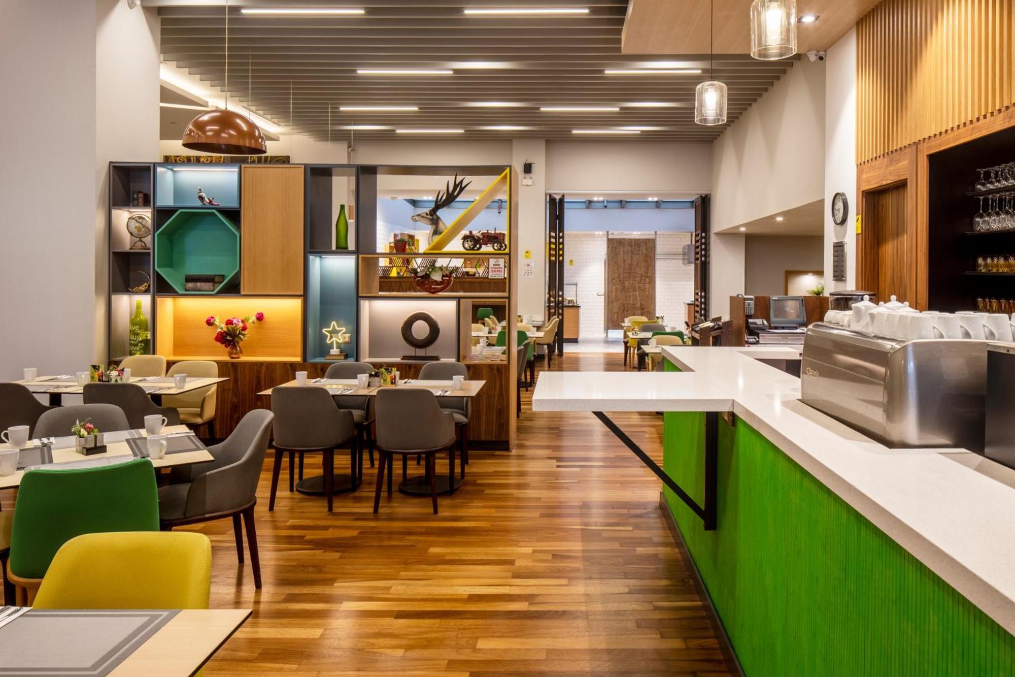 Holiday Inn Sisli By Ihg Istanbul Exterior foto