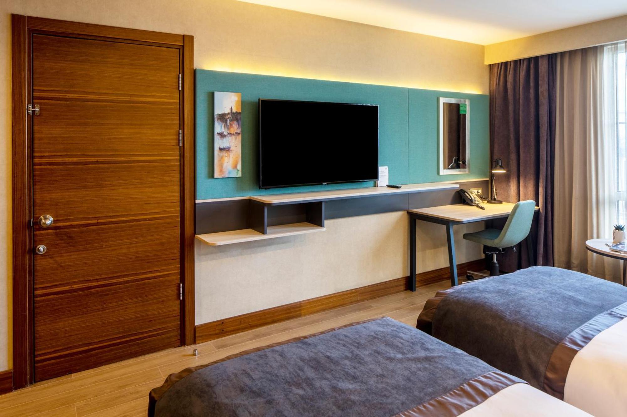 Holiday Inn Sisli By Ihg Istanbul Exterior foto