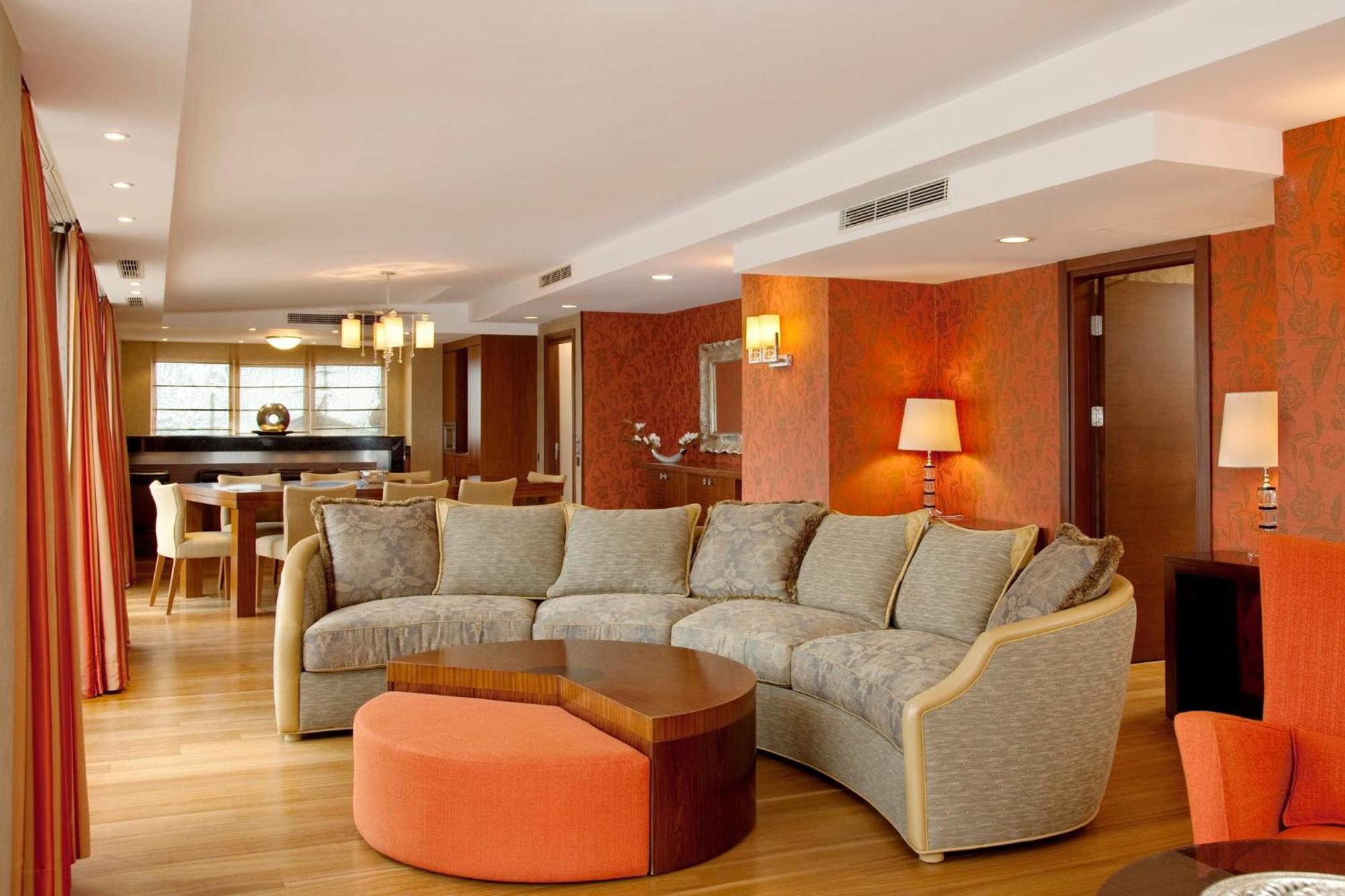 Holiday Inn Sisli By Ihg Istanbul Exterior foto