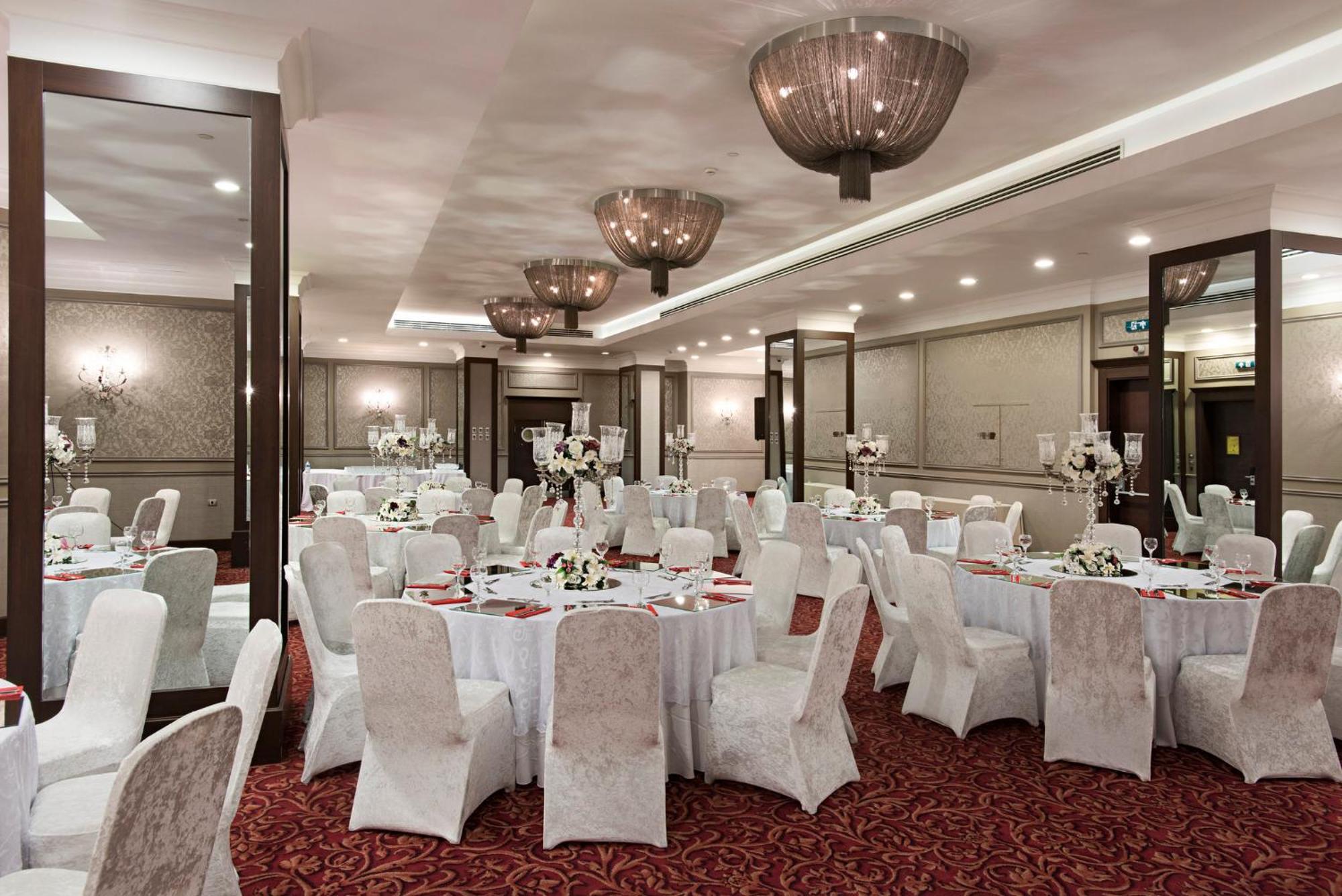 Holiday Inn Sisli By Ihg Istanbul Exterior foto
